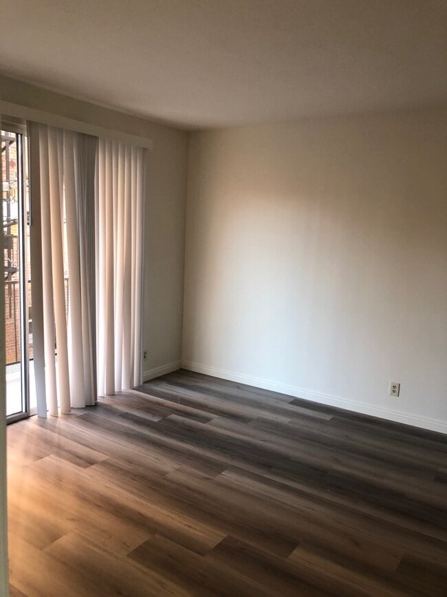 Photo - 825 S Harvard Blvd Unit 302