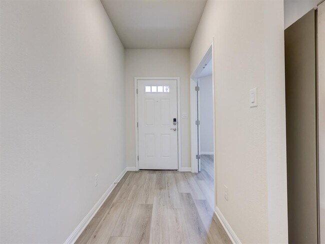 Photo - 108 Greenspire Ln