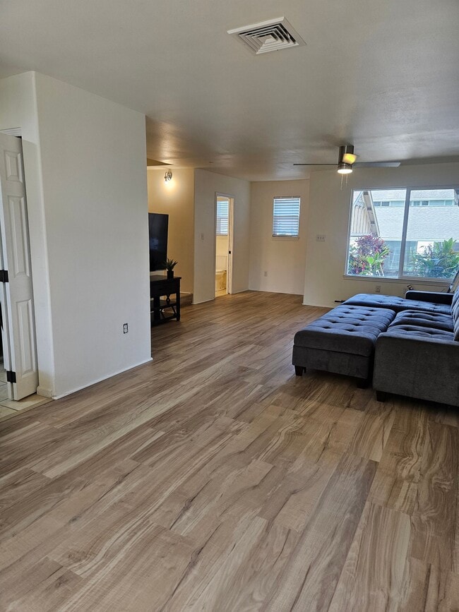 Photo - 647 Meakanu Ln