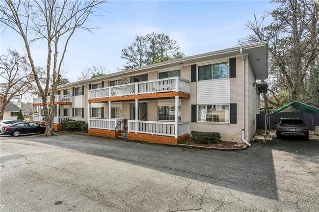 Building Photo - 1988 Wellbourne Dr NE Unit 6