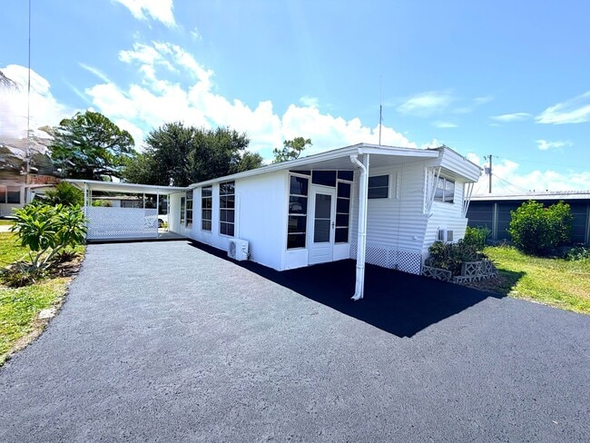 Photo - 102 Lantern Pl