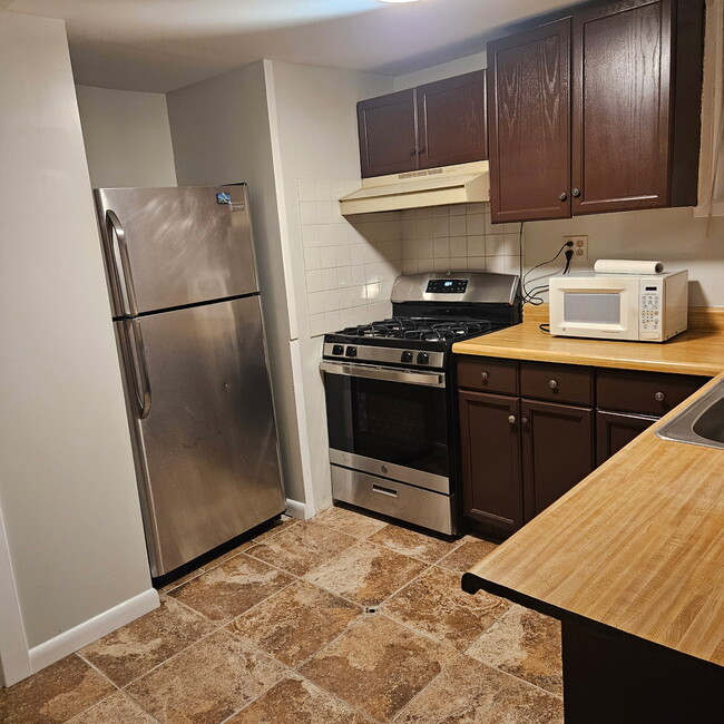 Building Photo - 2649 91st St Unit Basement apartment