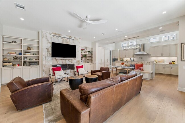 Photo - 1136 Woodland St