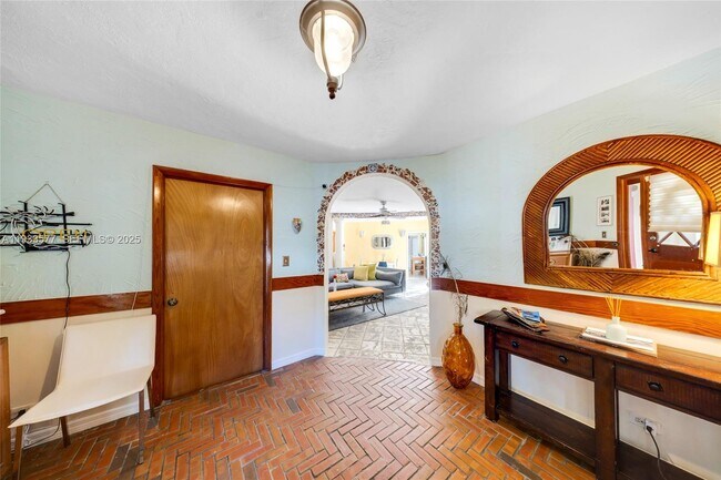 Photo - 1840 Tigertail Ave