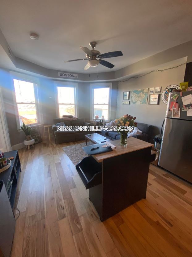 Photo - 180 Hillside St