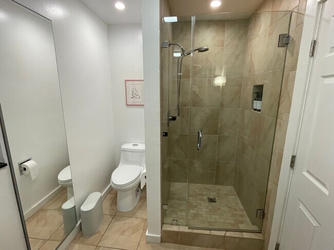 Photo - PRIVATE , FURNISHED Beverly Hills Studio Back House ! All utilities included