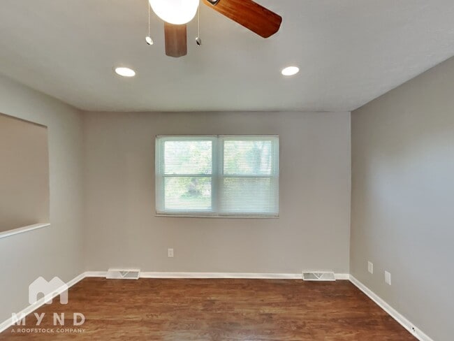 Photo - 830 Upwoods Dr