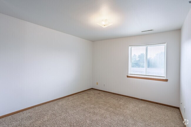 2BR, 2BA - 816SF - Primary Bedroom