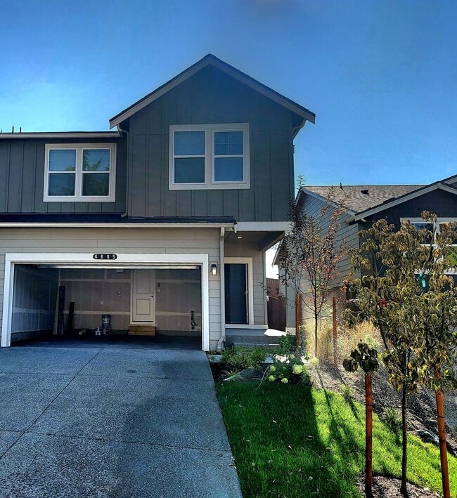 Building Photo - Brand New 3 bed with loft and fully fenced yard in convenient CK location!