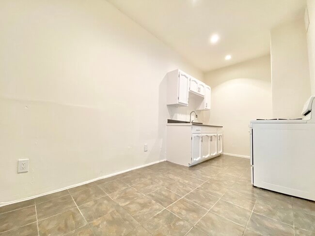 Building Photo - 1516 S Wilton Pl Unit 416 Rental