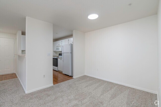 2BR, 2BA - 939SF Cedar Dining Room