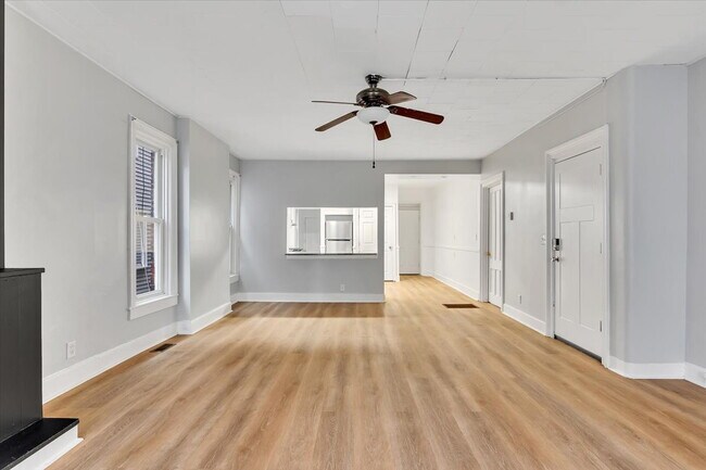 Photo - "Charming 2-Bedroom Retreat on Saratoga Av... Unit 1N
