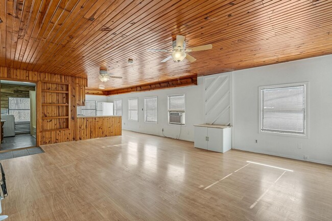 Photo - Lakeside Charm: Cozy 2-Bedroom Duplex in Rogers!