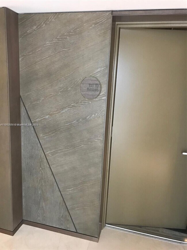 Photo - 650 NE 32nd St Unidad 4908