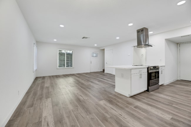 Photo - 4806 Roberta St Unit 3