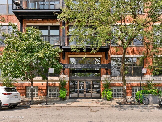 Photo - 1040 W Adams St Unit 245