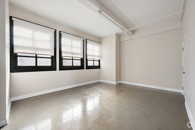 Penthouse - 1353SF - Living Room