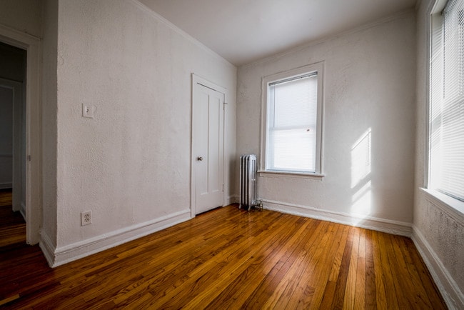 Photo - 8001-09 S Ellis Ave