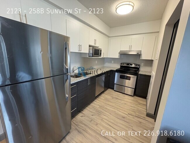 Photo - 258B-258B Sunview St