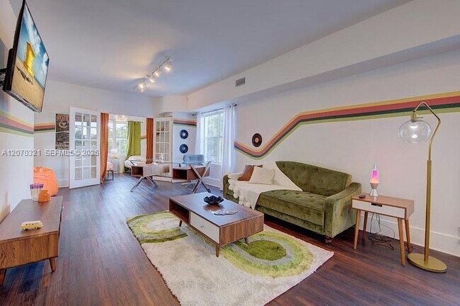 Photo - 524 NW 35th St Unit 4