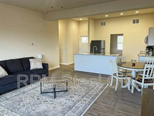 Photo - 751 E Laporte Dr