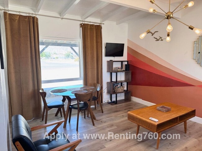 Photo - Cozy & Furnished 2 Bed 1 bath Home!
