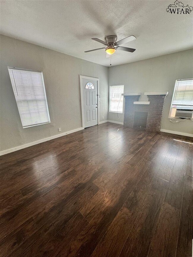 Photo - 2142 Avenue E