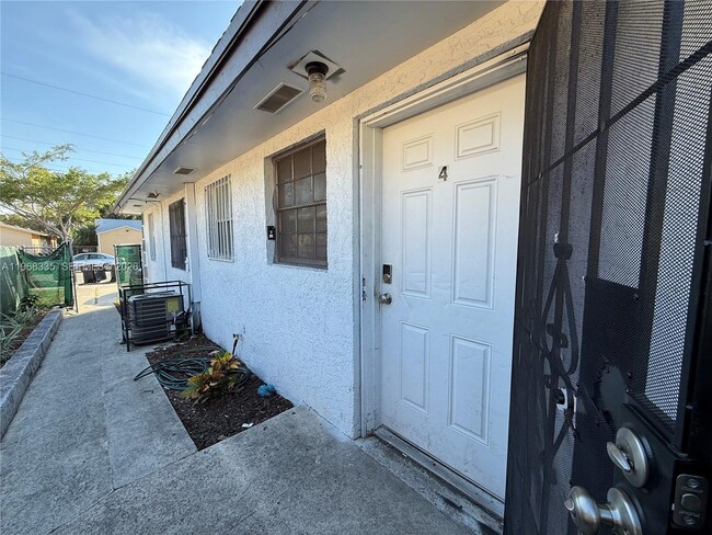 Photo - 817 5th St Unit 4