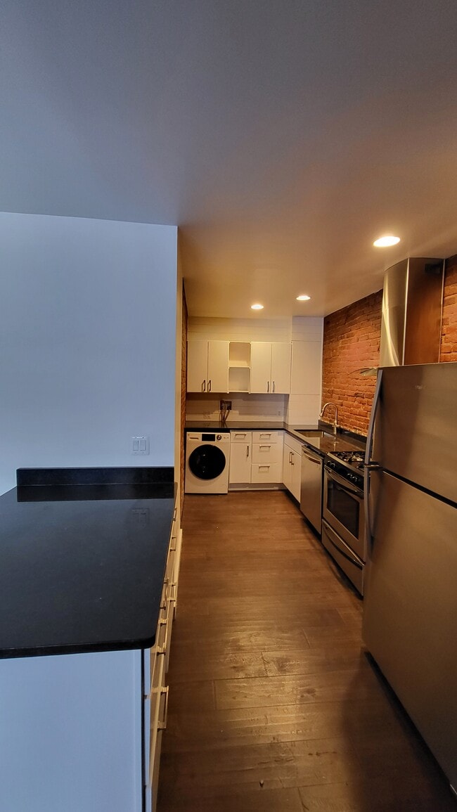 Gorgeous Kitchen with in apt laundry, granite countertops and stainless steel appliances - 403 N Charles St Unit Suite 500