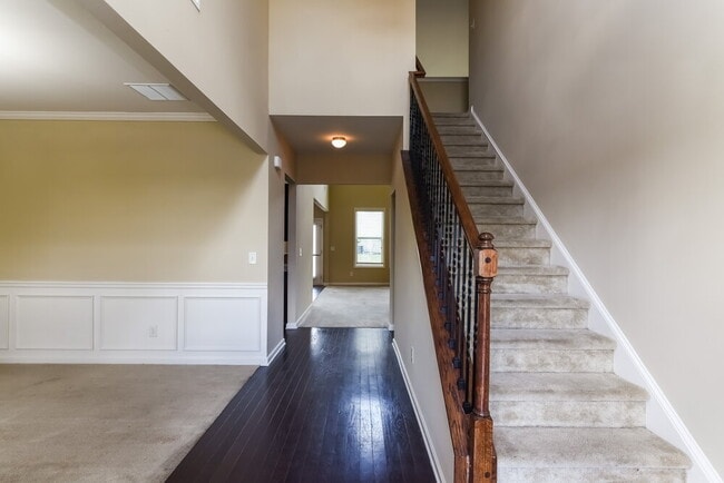 Photo - 192 Moorland Way NE