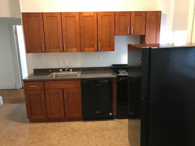 No Brokers Fee, No Security Deposit, Heat,... - No Brokers Fee, No Security Deposit, Heat,... Casa Adosada