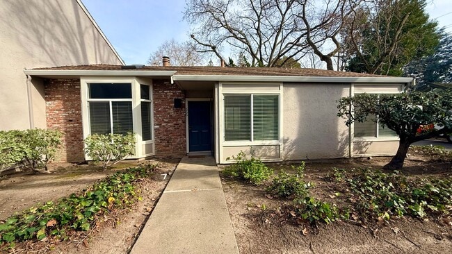 Building Photo - Charming and Move-In Ready, 3BD/2BA, Single-Story TH Near Downtown Danville- Available NOW!