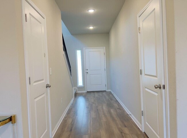Photo - 6254 Marsh Ln