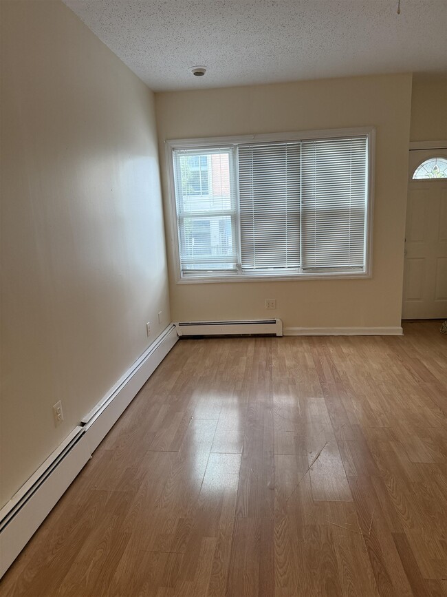 Photo - 783 Montgomery St