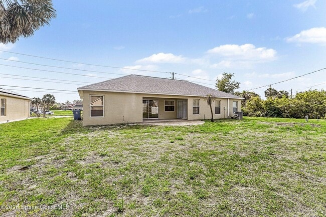 Photo - 2910 Emerson Dr SE