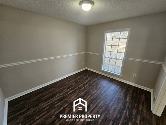Photo - Newly Renovated 5BR Home with 2,334 Sq Ft, Fireplace & Fenced Yard in Memphis