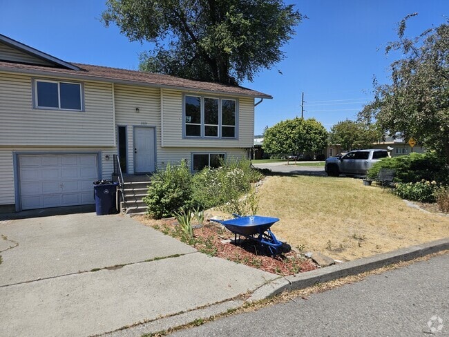 Building Photo - 2221 N Bessie Rd Unit 2221 Rental