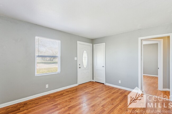 Photo - 1703 E Looman St