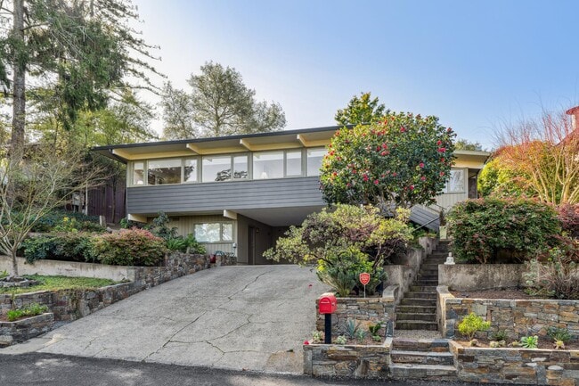 Building Photo - 664 Woodmont Ave