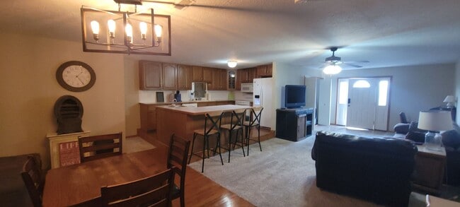 Photo - Short Term Lease, Fully furnished all utilities included