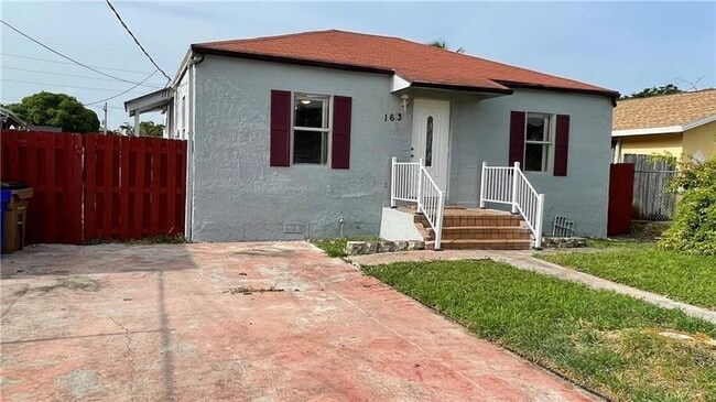 Photo - 163 SW 5th St