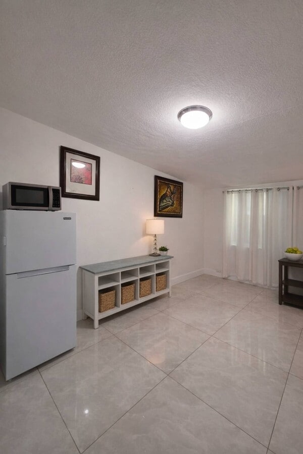 Photo - 1139 W 44th St