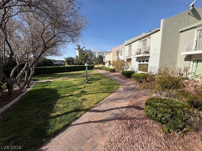 Photo - 698 Tam O Shanter