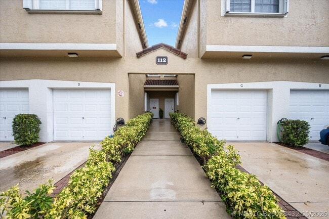 112 Lighthouse Cir