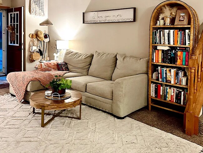 Photo - 9902 Fillmore St NE