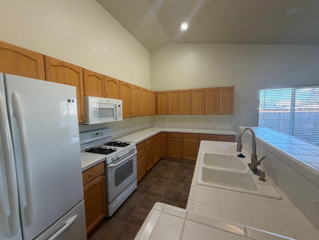 1526 Golf Ct
