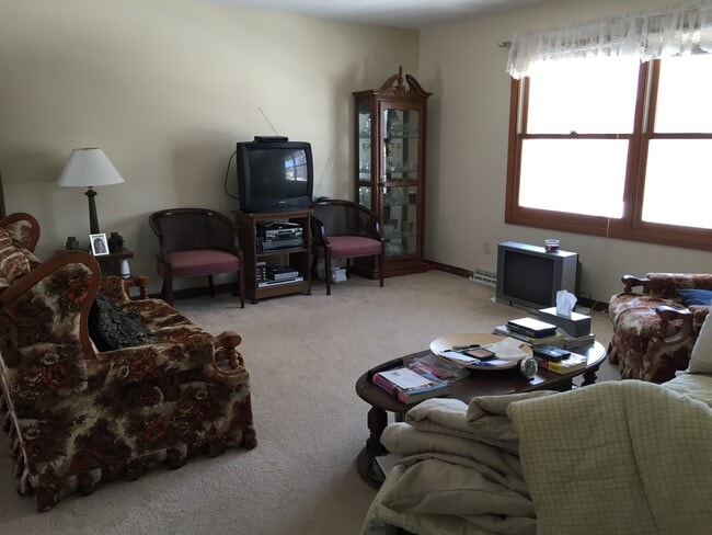 Photo - 4BR 2.5ba house on Westside of Iowa City -...
