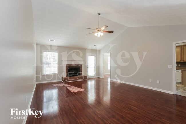 Photo - 715 Sandstone Trail