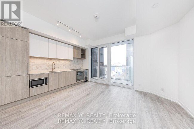 Photo - 2020 Bathurst St Unité 706