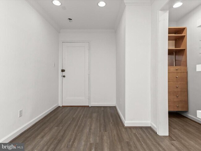 Photo - 2325 42nd St NW Unit 320